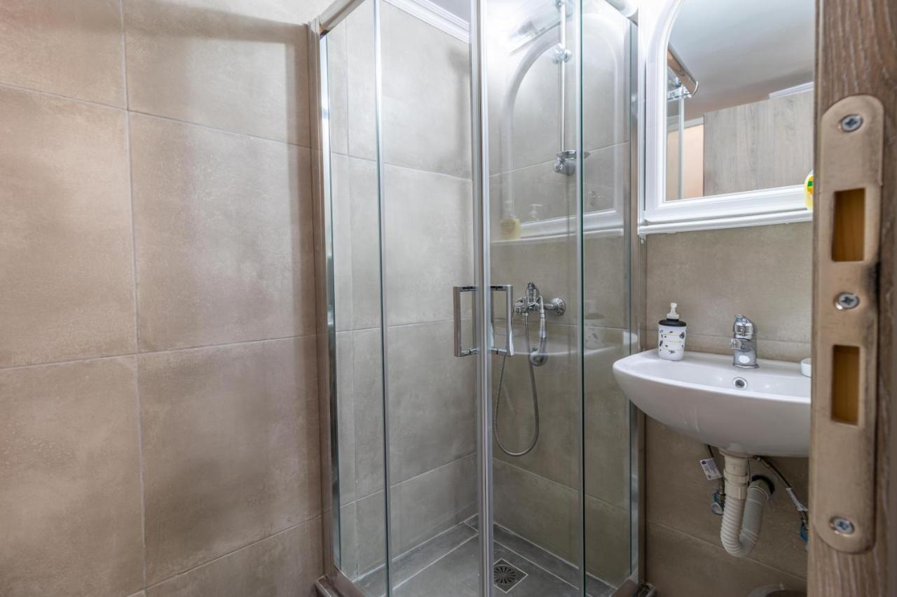 Korinthos Downtown Apartment Екстериор снимка