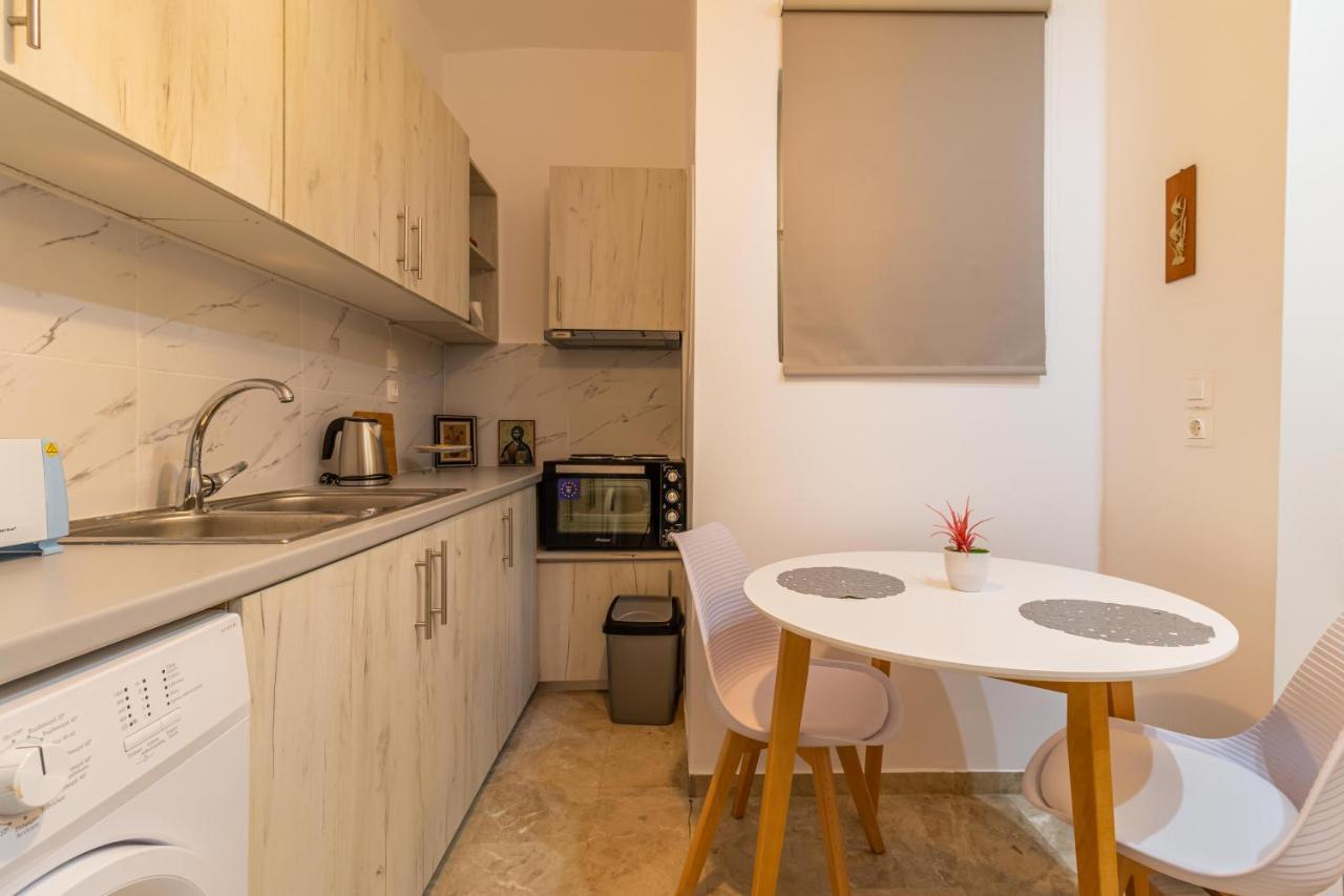 Korinthos Downtown Apartment Екстериор снимка